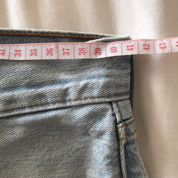 Levi’s Distressed Mini Denim Skirt Size 30 Levi Strauss Light Wash - Picture 11 of 11